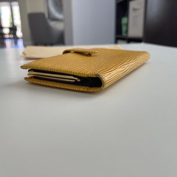 ** Vintage ** Louis Vuttion Epi French Purse Leather Wallet Yellow - Picture 9 of 16